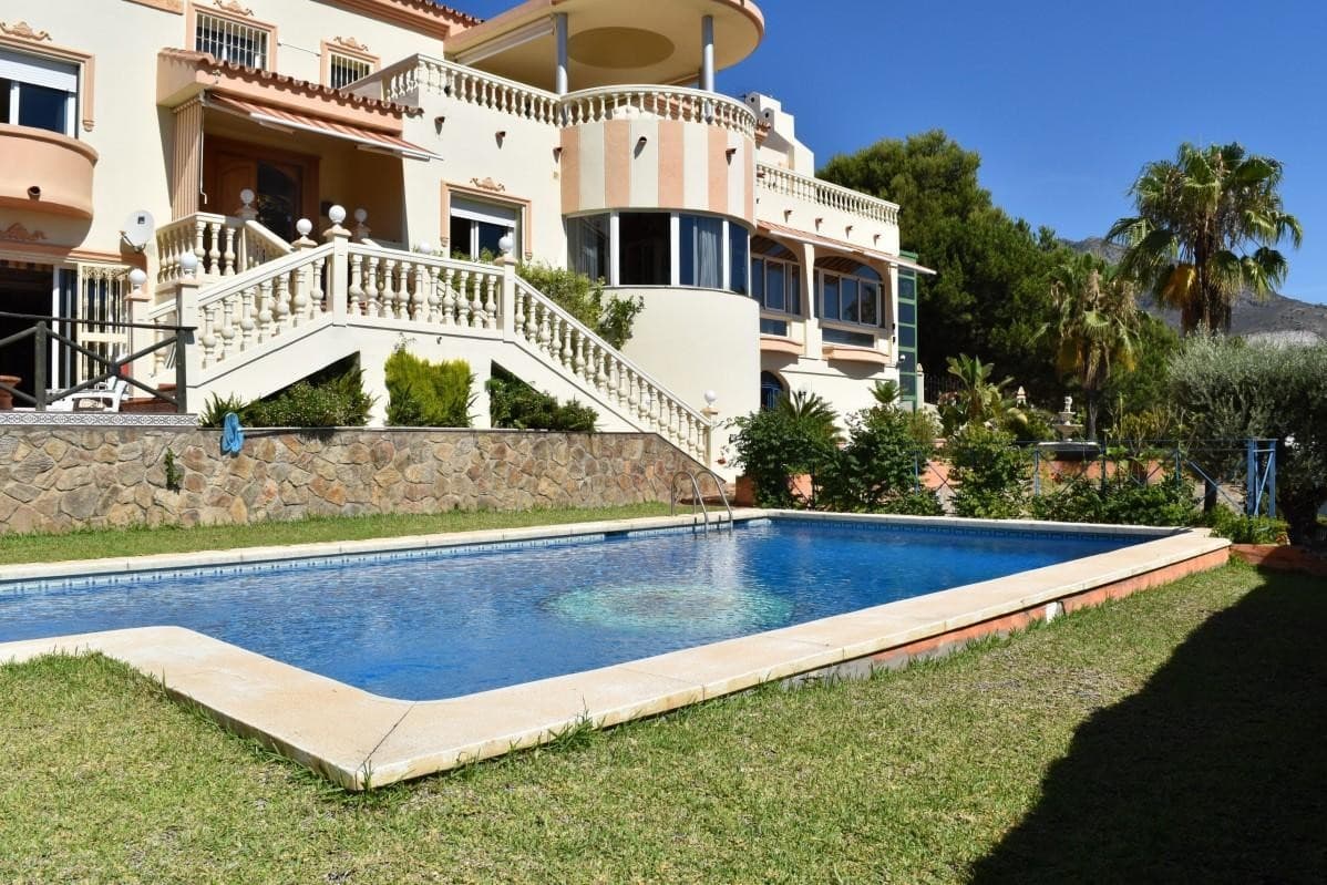 Villa in Torrequebrada, Benalmadena